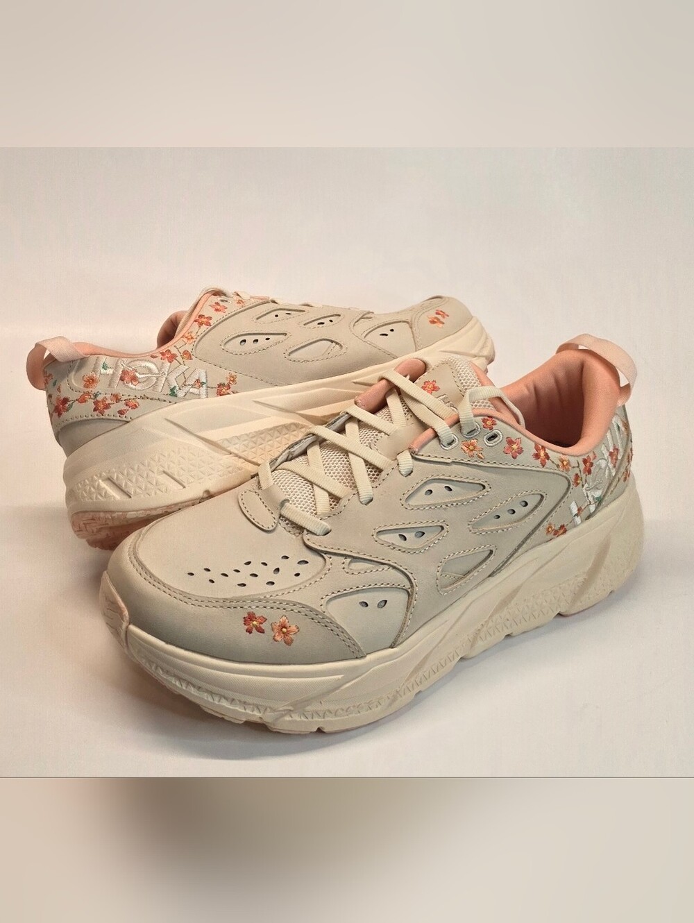 0Hoka One One Clifton L Vibrant Bloom Floral Vanilla Sneakers    Women’s 11.5